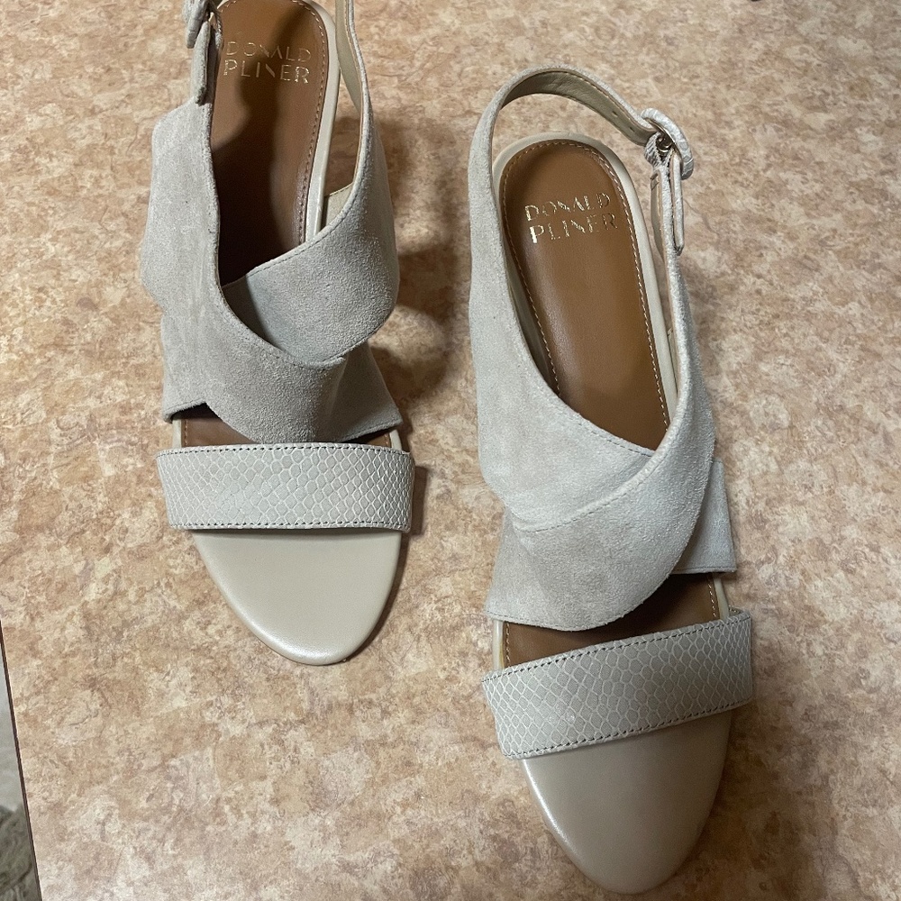 Donald J. Pliner Ianna Sandal